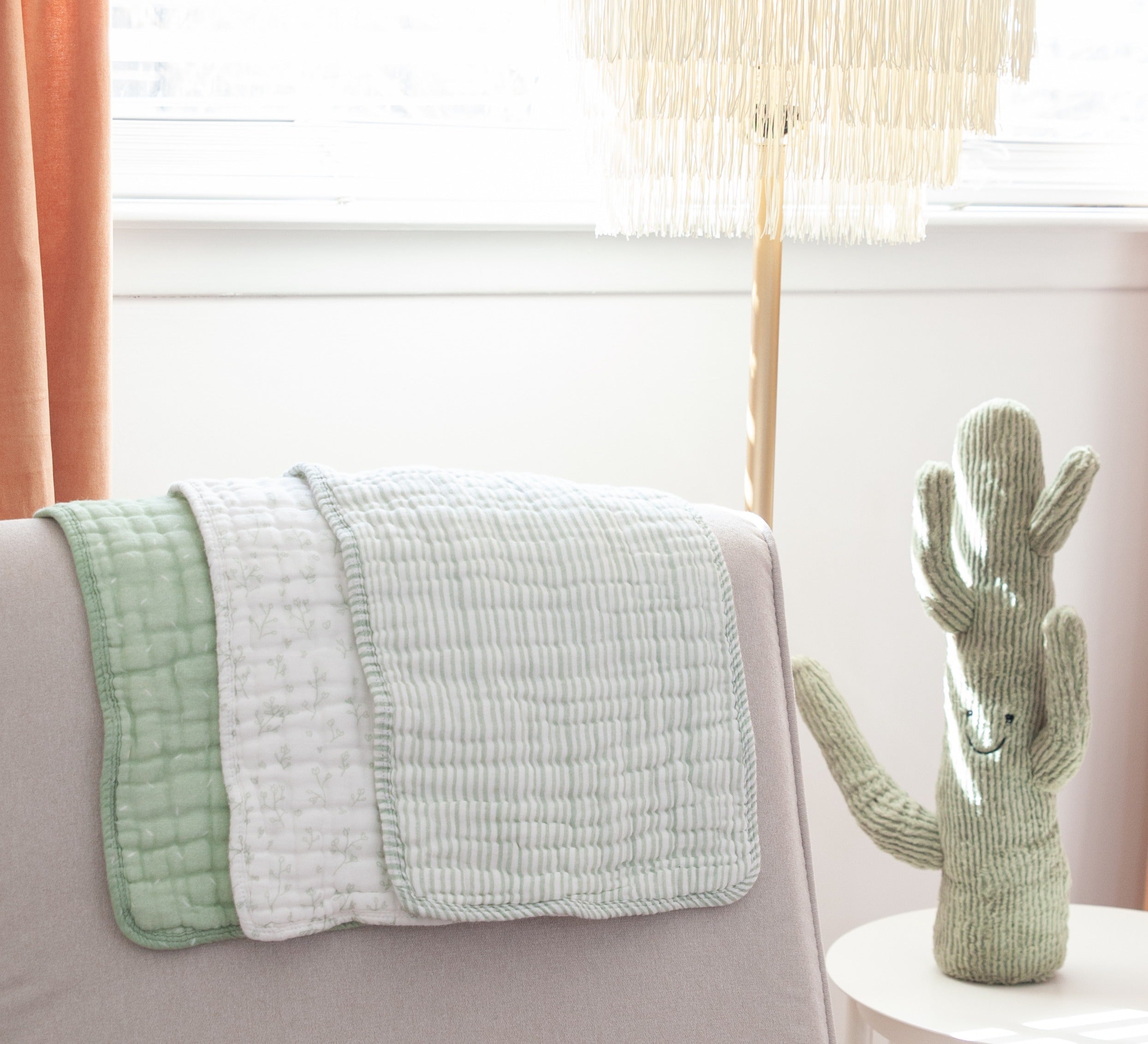 ORGANIC MUSLIN BURP CLOTHS, 3 PACK (PISTACHIO + CREAM) - The Everyday Things Boutique